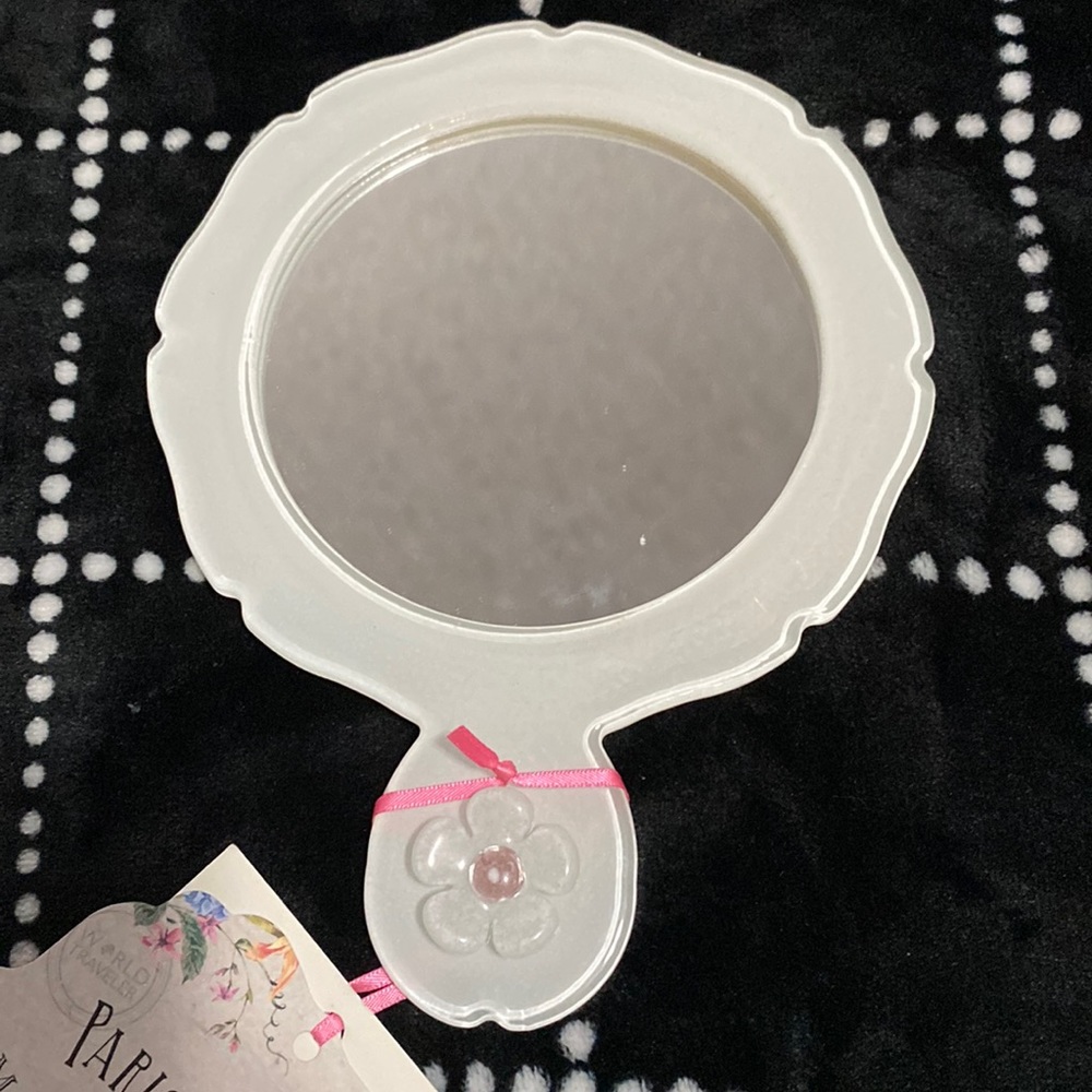 Girls / Woman’s Handheld Mirror.